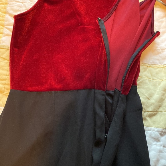 Nasty Gal Red Velvet Maxi Dress Diamond Back Opening - Picture 6 of 7